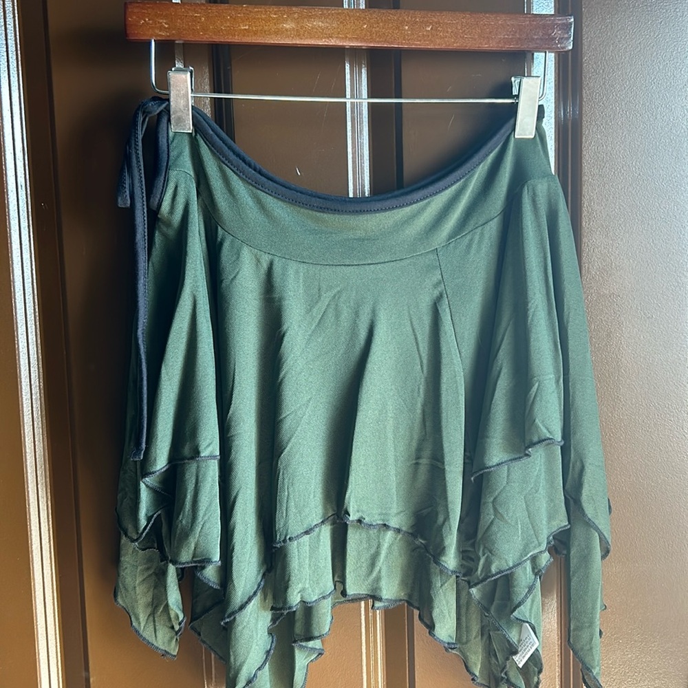NWOT - ROMWE faux-wrap style mini skirt